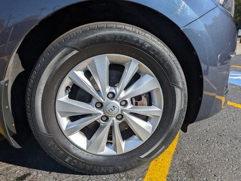 Used 2016 Kia Sedona LX w/ LX Essentials Premium Package image 10