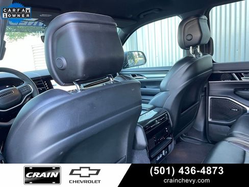 Used 2023 Jeep Wagoneer Base image 28