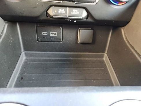 Used 2021 Chevrolet Suburban LS image 24