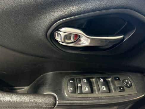 Used 2014 Jeep Cherokee Sport image 13