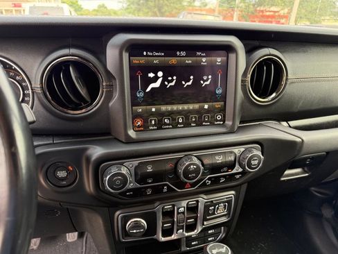 Used 2021 Jeep Wrangler Unlimited Sahara AWD/4WD image 19