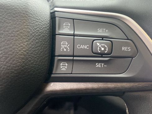 Certified 2023 Jeep Grand Cherokee Limited image 17