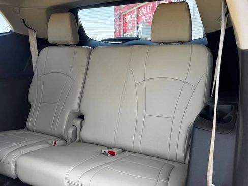 Used 2018 Buick Enclave Essence image 21