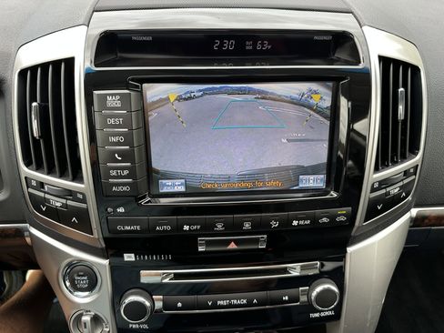 Used 2015 Toyota Land Cruiser image 28