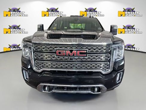 Used 2022 GMC Sierra 2500 Denali w/ Denali Black Diamond Edition AWD/4WD image 2