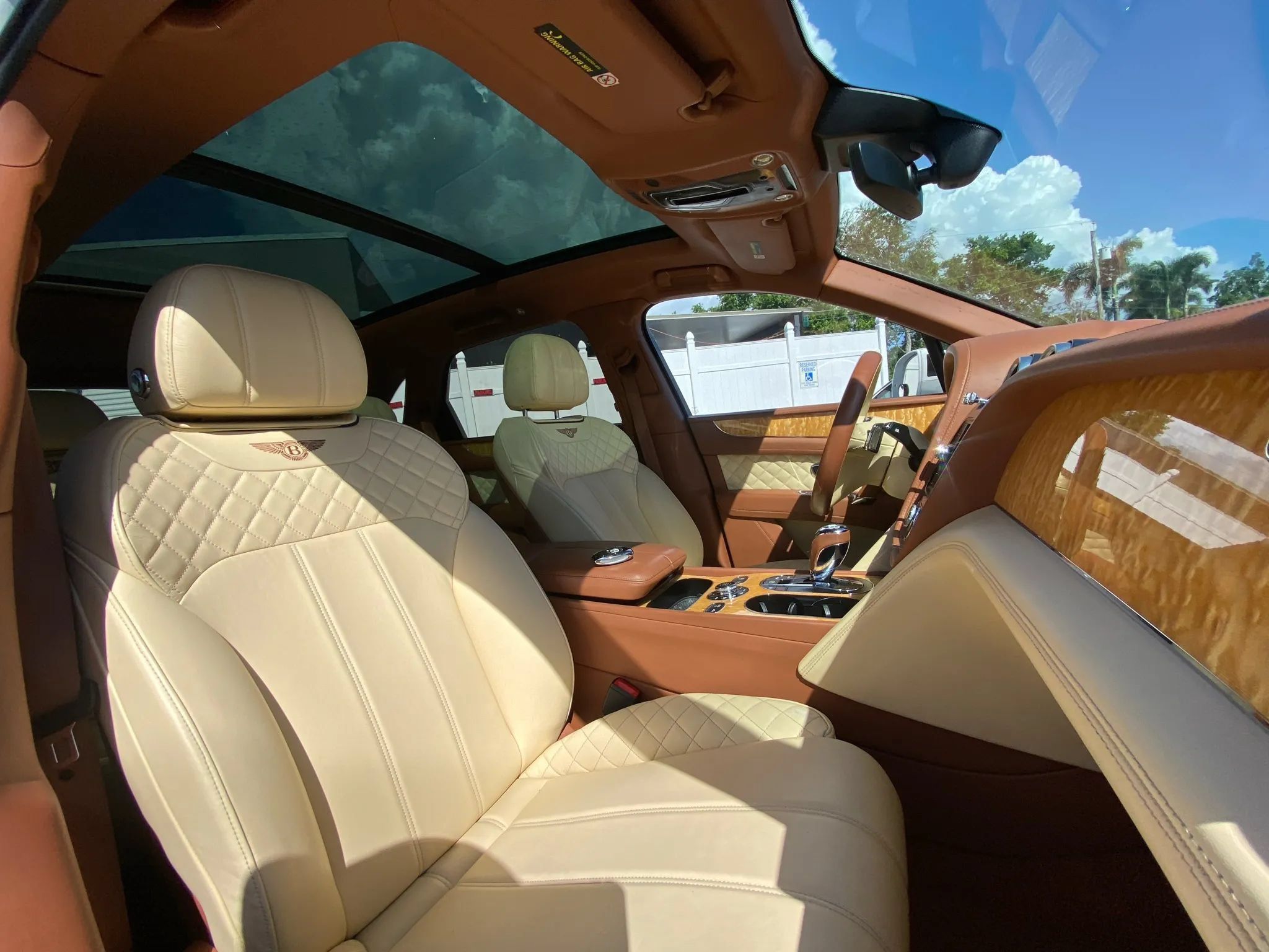 Used 2017 Bentley Bentayga AWD/4WD image 13
