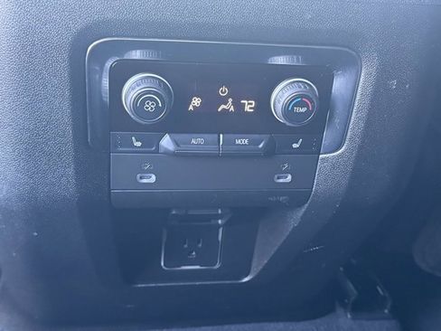 Used 2022 Chevrolet Tahoe LT w/ LT Signature Plus Package image 19