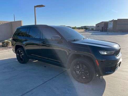Used 2023 Jeep Grand Cherokee L Laredo RWD image 5