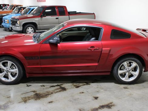 Used 2007 Ford Mustang GT RWD image 26