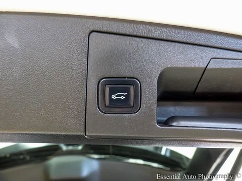 Used 2022 Cadillac XT4 Premium Luxury w/ Enhanced Visibility Package image 23