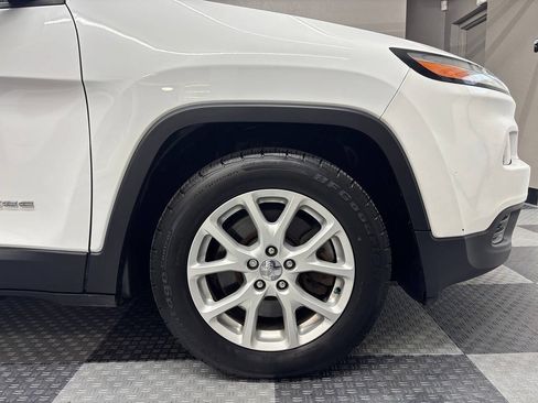 Used 2016 Jeep Cherokee Sport FWD image 5