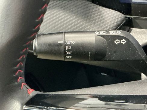 Used 2025 Nissan Kicks SR image 28