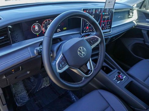 New 2025 Volkswagen Tiguan SE image 11