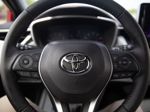 Used 2025 Toyota Corolla SE image 10