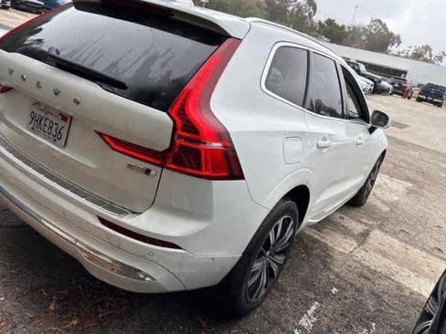 Used 2023 Volvo XC60 B5 Plus image 2