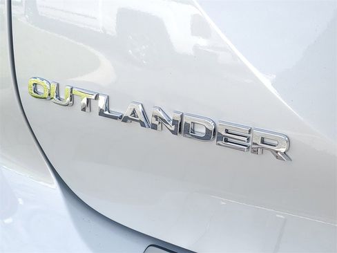 New 2026 Mitsubishi Outlander ES image 8