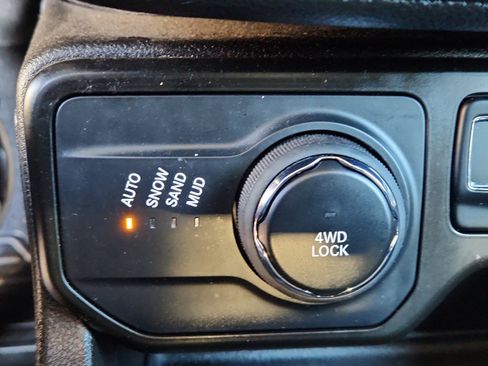 Used 2023 Jeep Renegade Latitude image 23