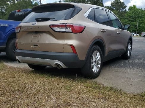 Used 2021 Ford Escape SE w/ Convenience Package FWD image 2