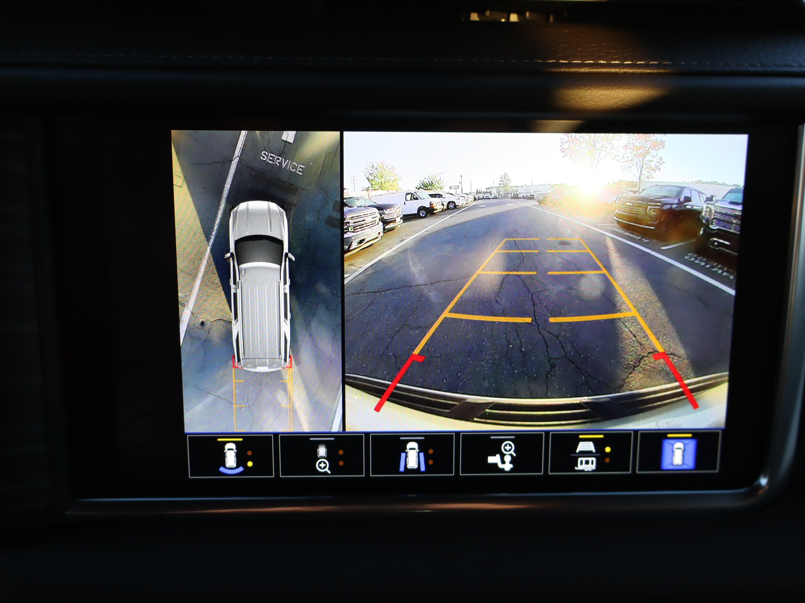 Used 2024 GMC Yukon Denali RWD image 27