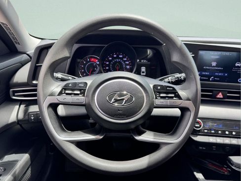 Used 2022 Hyundai Elantra SEL w/ Preferred Accessory Package FWD image 14