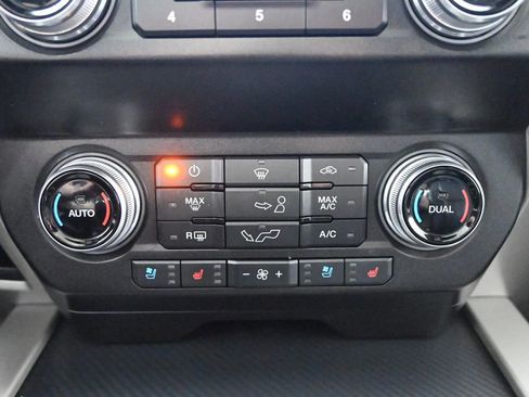 Used 2020 Ford F150 Lariat w/ Equipment Group 502A Luxury AWD/4WD image 32