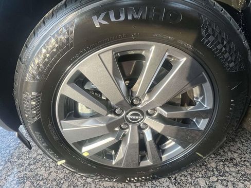 Used 2024 Nissan Pathfinder SV image 8