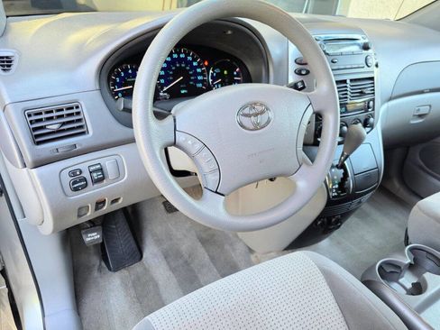 Used 2010 Toyota Sienna LE FWD image 15