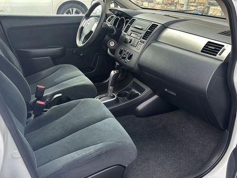 Used 2010 Nissan Versa 1.8 S FWD image 11