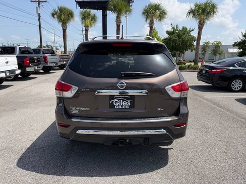 Used 2016 Nissan Pathfinder SL w/ SL Premium Package FWD image 4