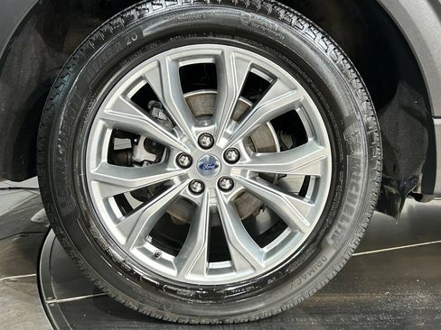 Used 2023 Ford Explorer XLT w/ Equipment Group 202A AWD/4WD image 24