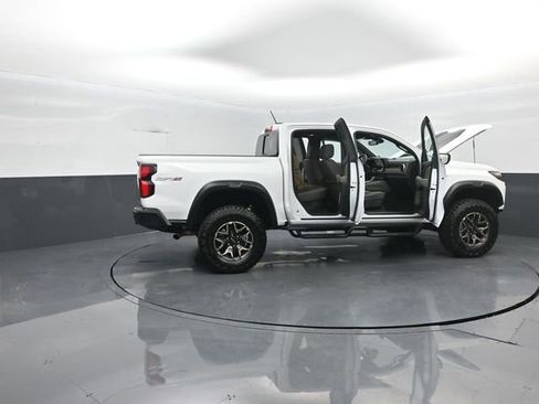 Used 2024 Chevrolet Colorado ZR2 w/ Safety Package AWD/4WD image 40