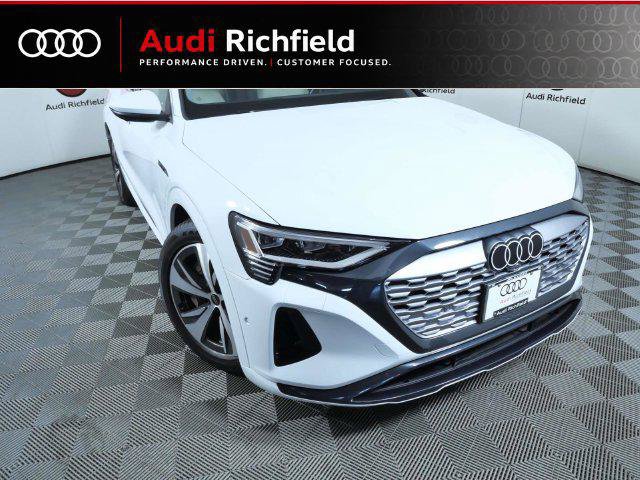 Used 2024 Audi Q8 e-tron Premium Plus w/ Premium Plus Package AWD/4WD image 2