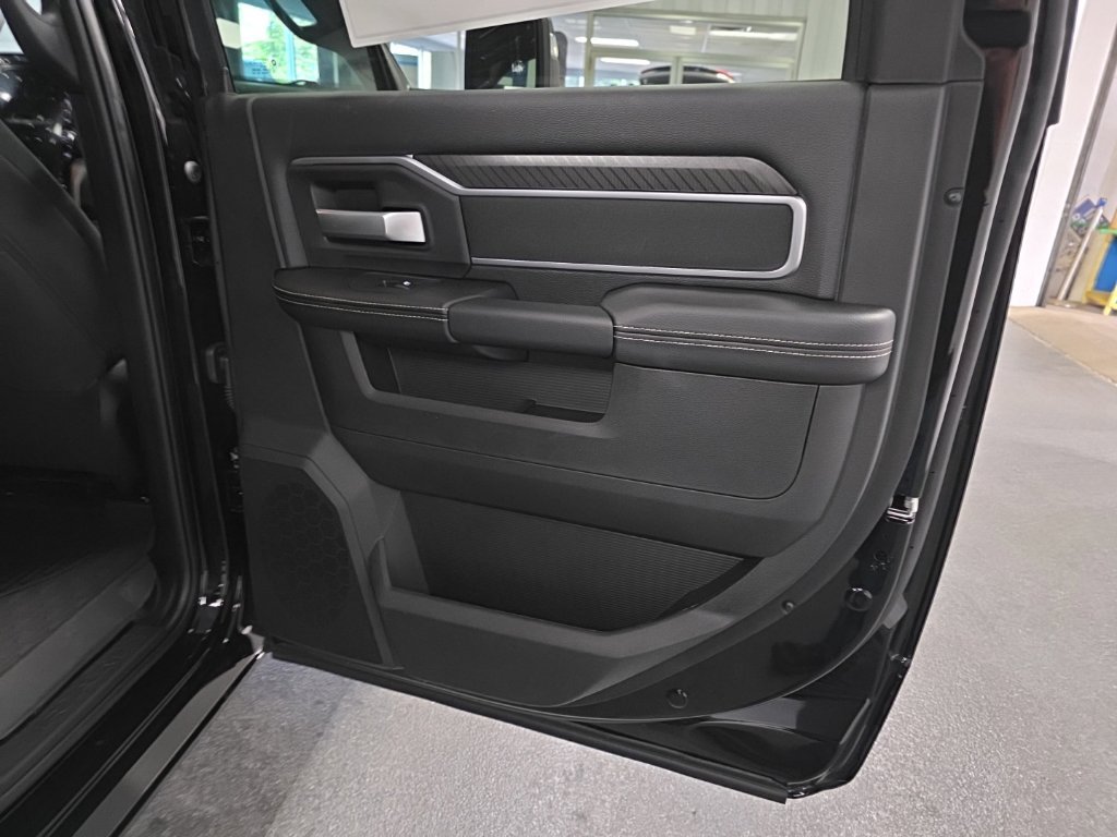 New 2026 RAM 2500 Big Horn AWD/4WD image 32