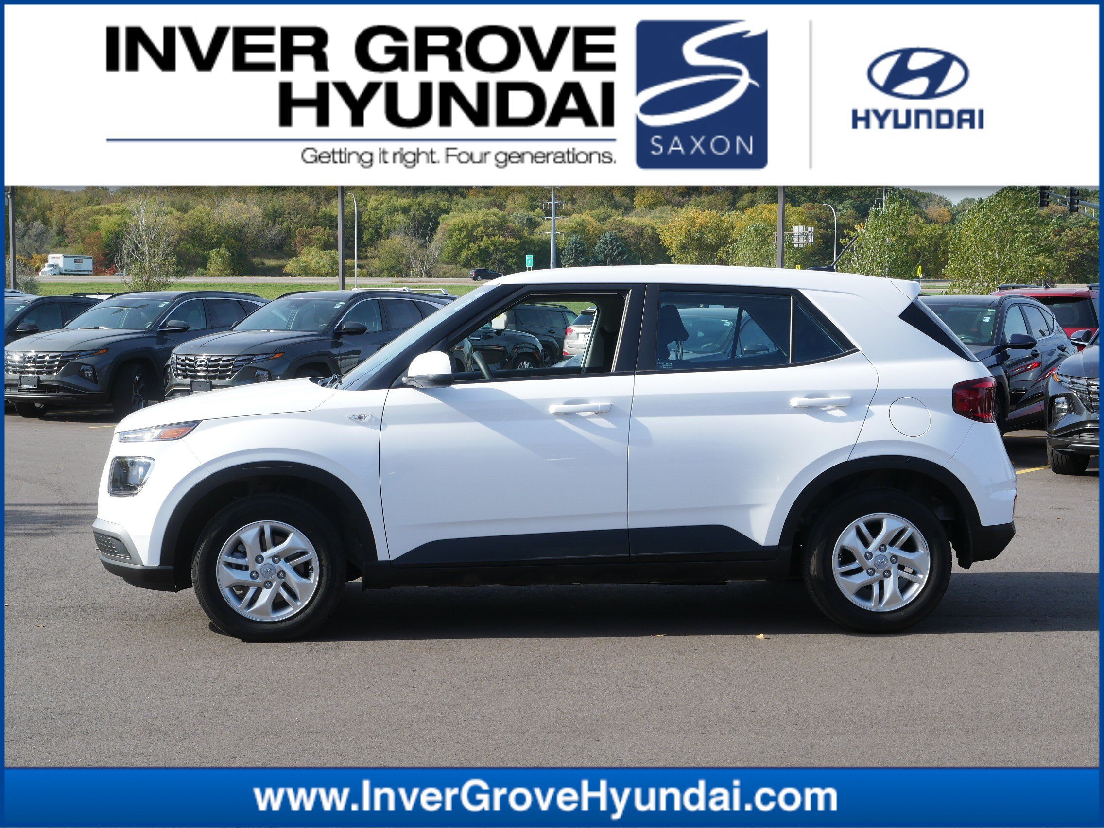 Used 2023 Hyundai Venue SE FWD image 1