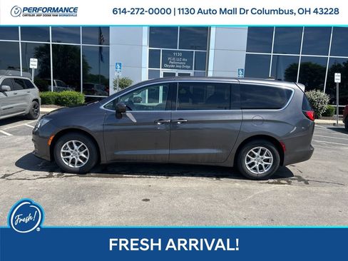 Used 2023 Chrysler Voyager LX FWD image 7