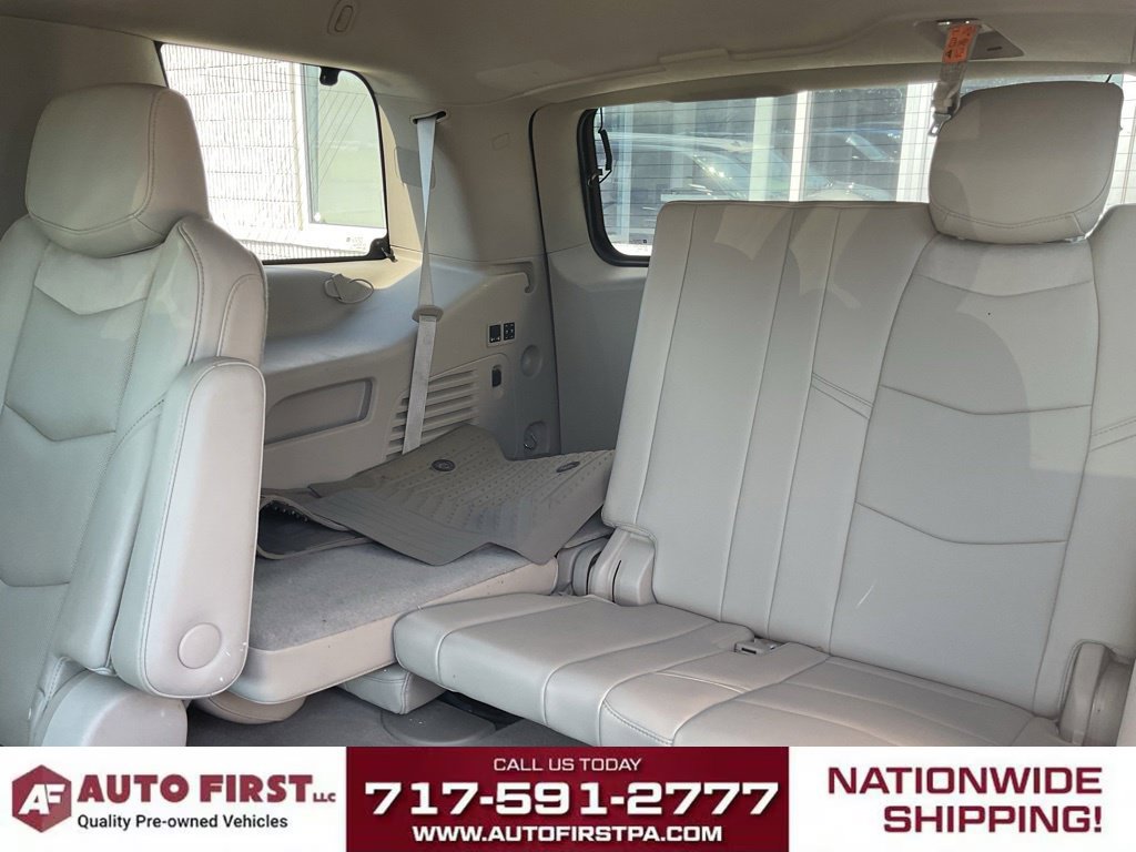 Used 2015 Cadillac Escalade Luxury AWD/4WD image 11