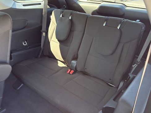 Used 2023 Ford Explorer XLT image 12