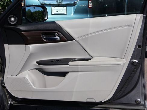 Used 2017 Honda Accord EX-L image 11