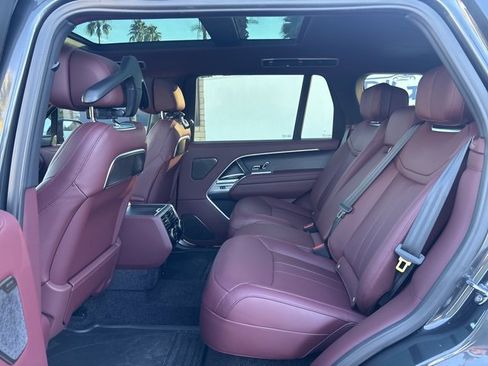 Used 2025 Land Rover Range Rover Long Wheelbase Autobiography image 9