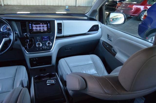 Used 2015 Toyota Sienna XLE Premium AWD/4WD image 60