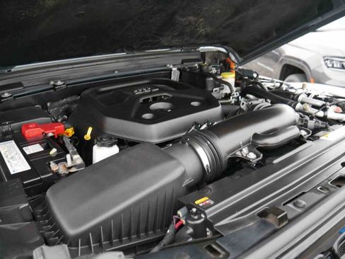 Used 2024 Jeep Wrangler Unlimited image 13