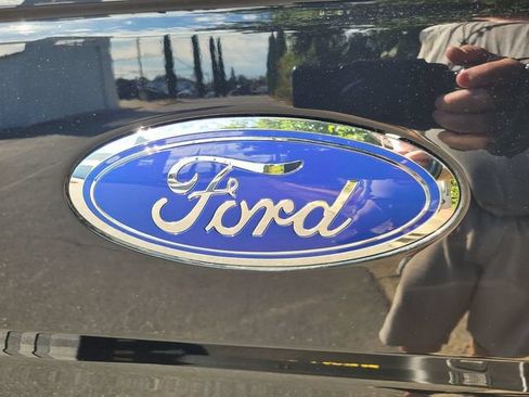 Used 2017 Ford F150 Lariat w/ Equipment Group 502A Luxury AWD/4WD image 10