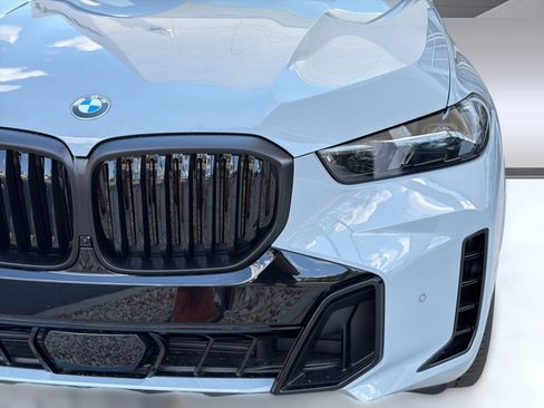 New 2026 BMW X5 xDrive40i w/ M Sport Package AWD/4WD image 11