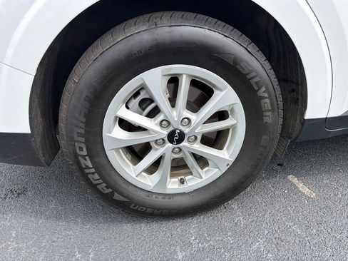 Used 2024 Kia Carnival LX image 32