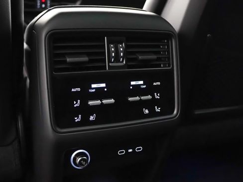 Used 2026 Porsche Cayenne Coupe AWD/4WD image 16
