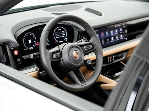 Certified 2026 Porsche Cayenne AWD/4WD image 9