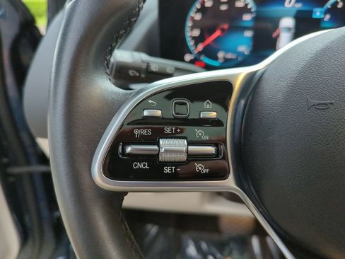 Used 2022 Mercedes-Benz GLA 250 4MATIC image 11