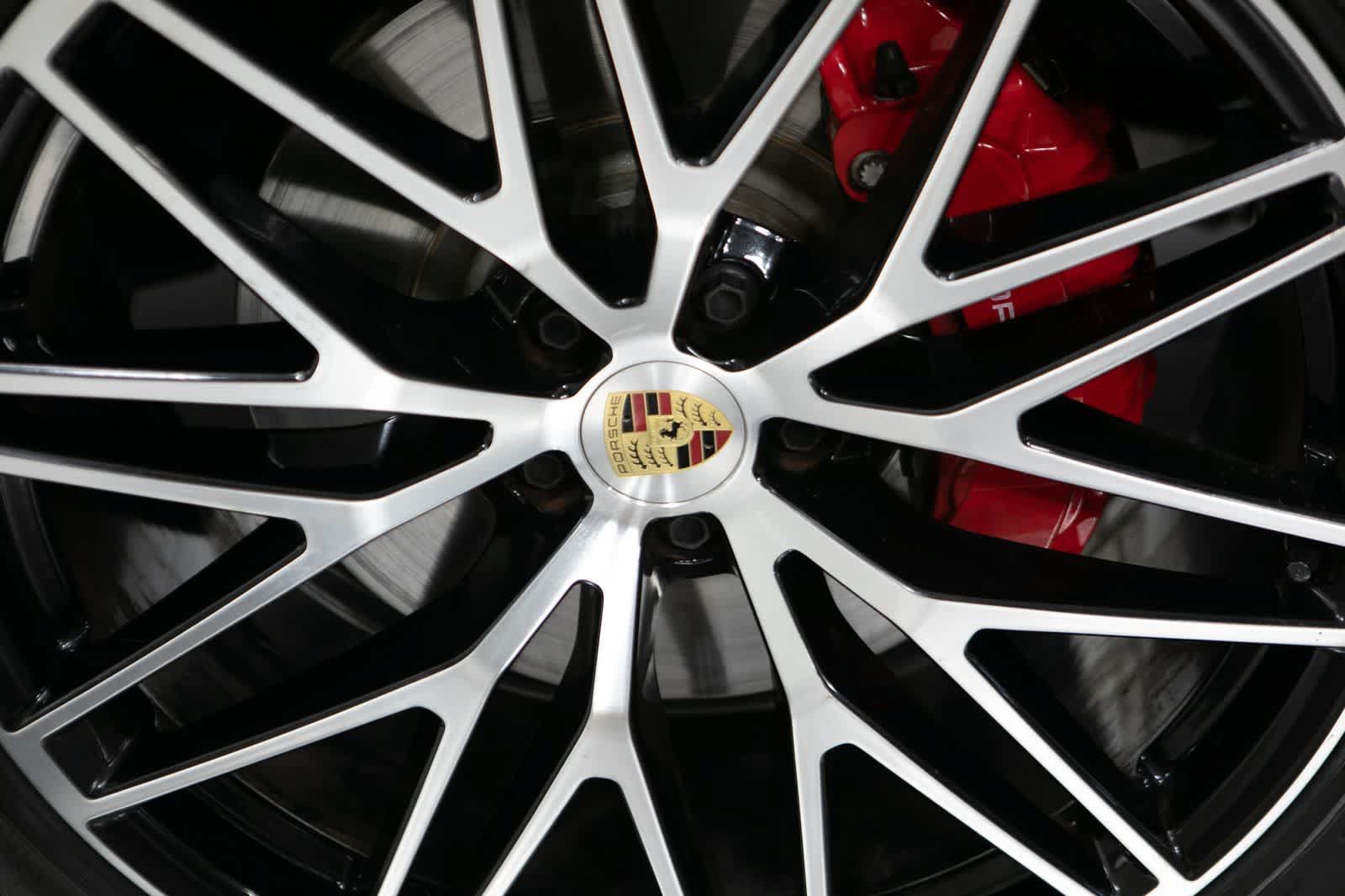 Certified 2024 Porsche Macan S AWD/4WD image 11