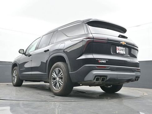 Used 2025 Chevrolet Traverse LT FWD image 29