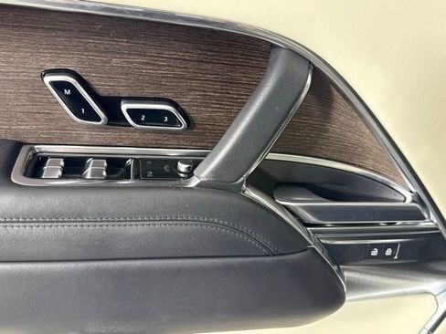 Used 2023 Land Rover Range Rover SE image 16